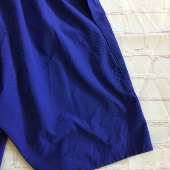 Adidas Athletic Shorts with Pockets - Size Medium - Picture 3 of 8